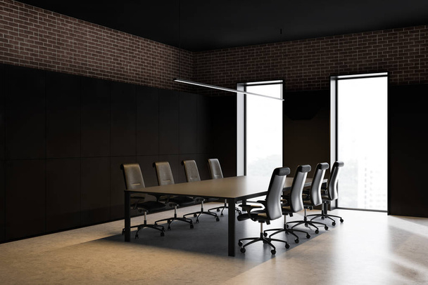 Черный и кирпичный угол конференц-зала
 - Фото, изображение