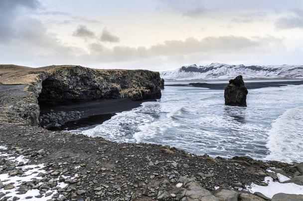 Reynisfjara Біч на півдні Ісландії - Фото, зображення