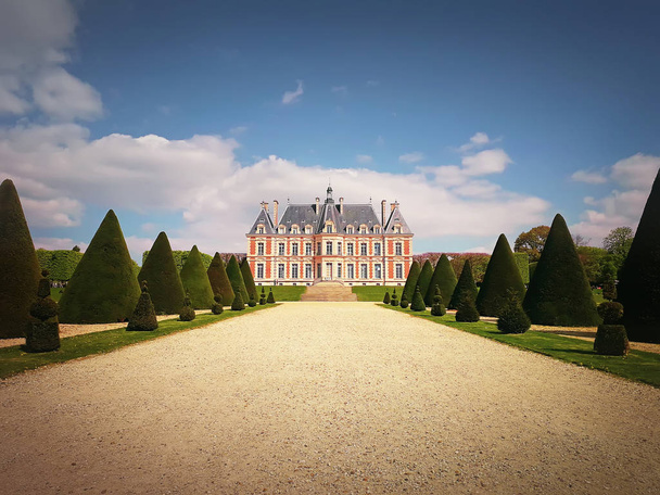 Chateau de Sceaux cortile e giardini. Grande casa di campagna a Sceau
 - Foto, immagini
