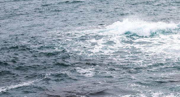 zee schuim golven - Foto, afbeelding