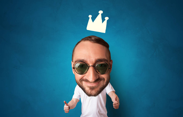 Big head on small body with crown - Foto, imagen