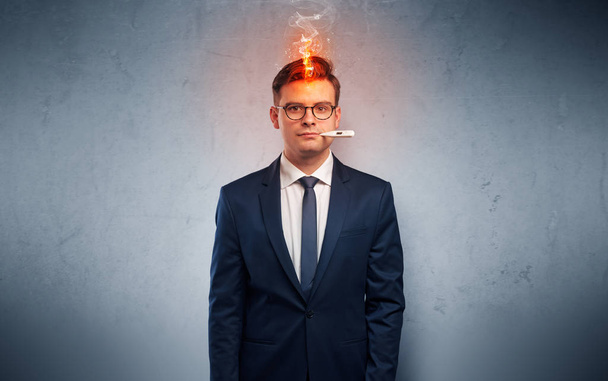 Homem de negócios doente com conceito de cabeça ardente
 - Foto, Imagem
