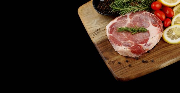 Carne cruda, carne di maiale
  - Foto, immagini
