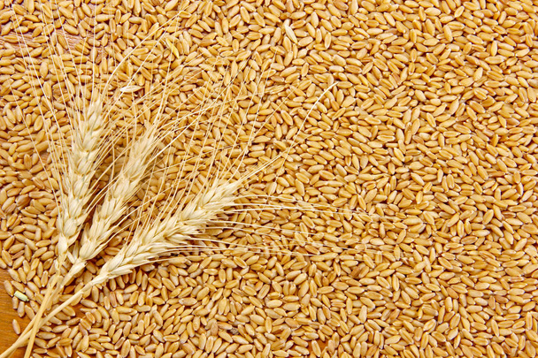Wheat on wooden texture background - Fotoğraf, Görsel