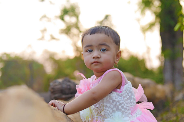 Indian Little Girl dziecko gra  - Zdjęcie, obraz