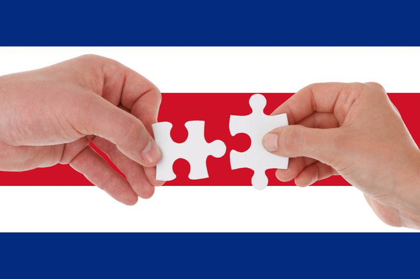Flagge Costa Ricas, Integration einer multikulturellen Gruppe junger Menschen - Foto, Bild