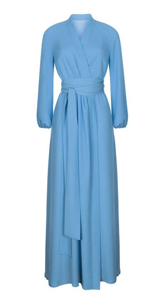 Όμορφο γαλάζιο καλοκαιρινό φόρεμα με μακριά μανίκια, κούκλα φαντασμάτων, ψαλίδισμα, απομονωμένο σε λευκό - Φωτογραφία, εικόνα