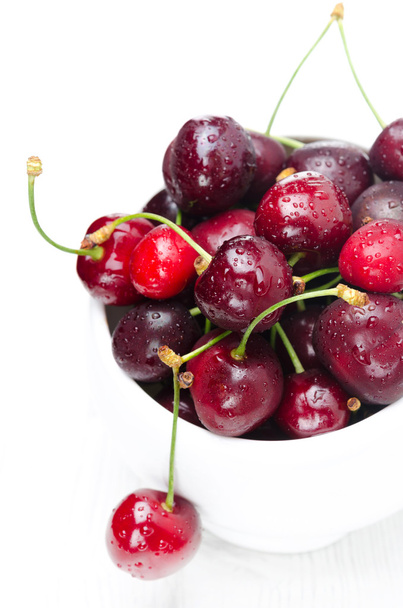 bowl of fresh cherries on a white background, close-up - Foto, Imagen