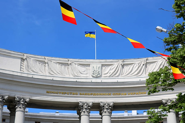 Ministerstwo polityki zagranicznej i flagi Niemiec w czasach Europy na Ukrainie, Kijów, Ukraina - Zdjęcie, obraz