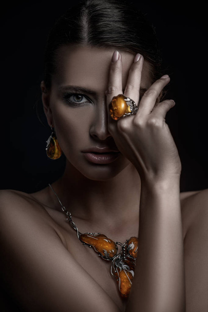 cosmetics and jewelry - Foto, Bild