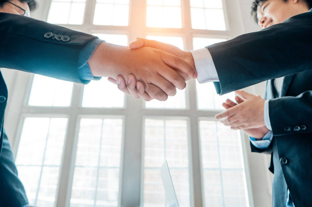 Businesspeople partners shaking hands after complete agreement p - Φωτογραφία, εικόνα