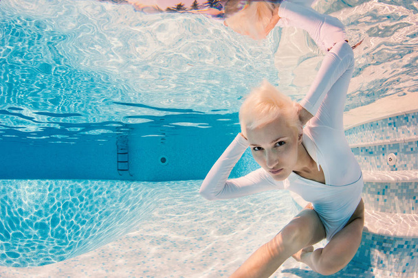 Beautiful woman wearing swimsuit underwater in swimming pool.  - Foto, immagini