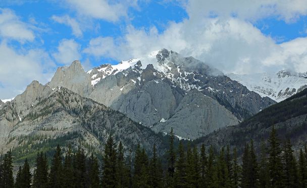 Montagnes Rocheuses - Parc national Kootenay, Colombie-Britannique, Canada
 - Photo, image