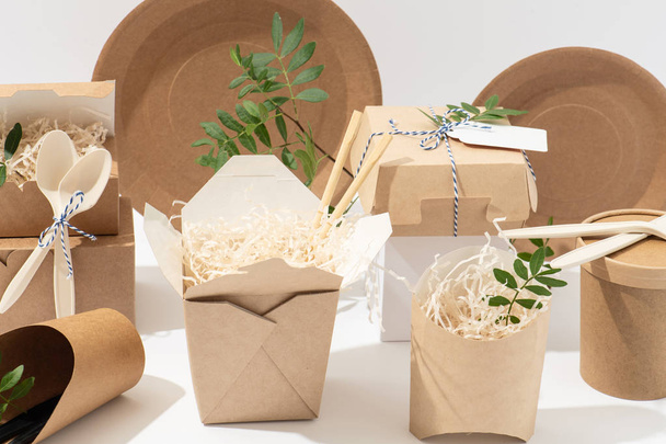 Eco friendly, disposable, recyclable tableware. Boxes, pots and cutlery. - Φωτογραφία, εικόνα