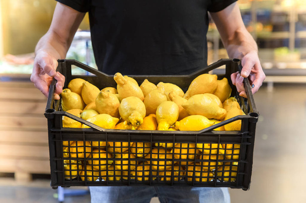 Family choosing lemons and fruits in supermarket - Foto, afbeelding