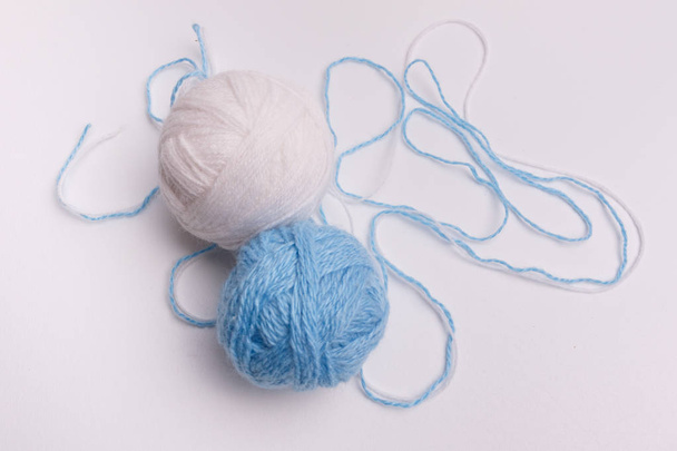 blue and white balls of thread-isolated - Valokuva, kuva