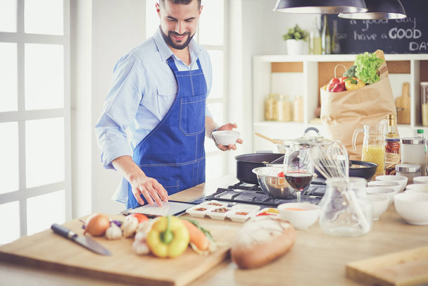 Man preparing delicious and healthy food in the home kitchen - Fotoğraf, Görsel