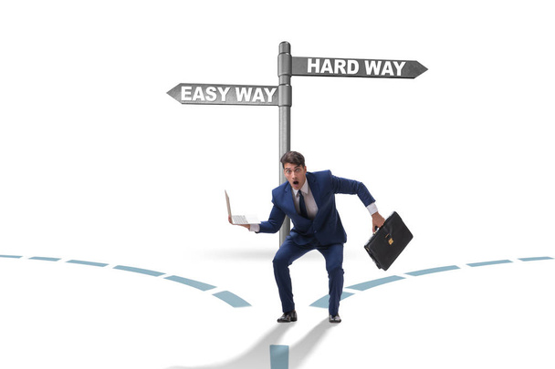 Επιχειρηματίας επιλογή μεταξύ σκληρό και εύκολο τρόπο - Φωτογραφία, εικόνα