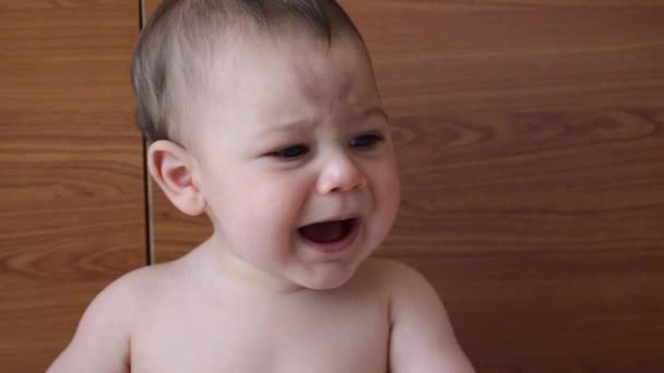 Portré od aranyos hat hónapos Baby Boy-Face kifejezések - Felvétel, videó