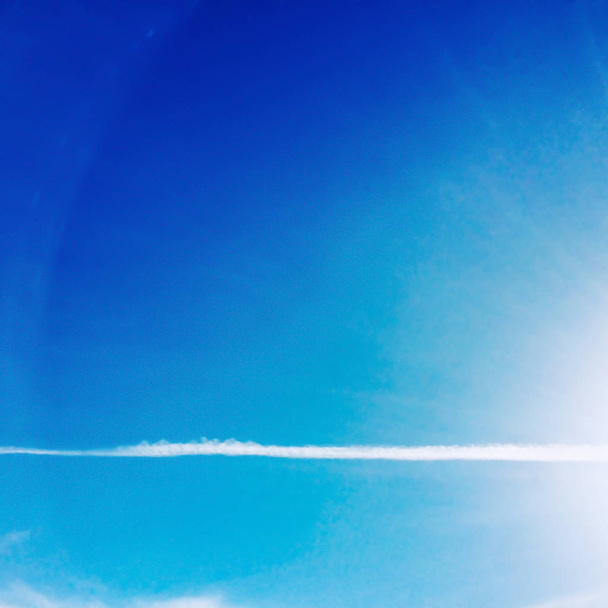 літо сонячний день блакитне небо природний фон
 - Фото, зображення