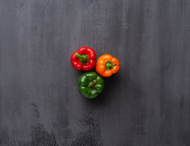 Healthy eating ingredients: fresh vegetables, fruits and superfood. Nutrition, diet, vegan food concept. Concrete background - Foto, Bild
