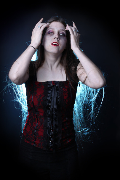 Vampiro fêmea com cabelo comprido
 - Foto, Imagem