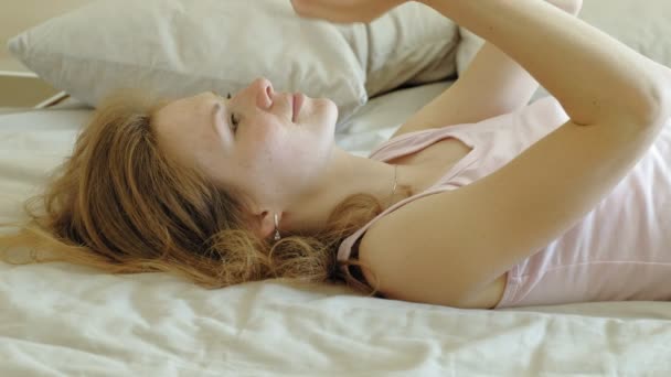 Morning. Awakening women in bed.  - Footage, Video