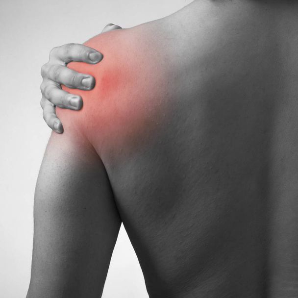 Człowiek cierpiący na ostry ból w ramieniu - Zdjęcie, obraz