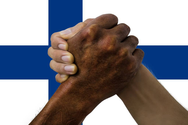Finlandia bandiera, integrazione di un gruppo multiculturale di giovani
 - Foto, immagini