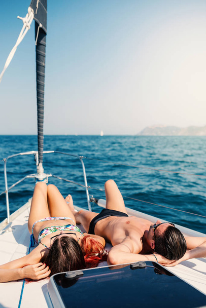 Young couple relaxing on sailing boat. - Valokuva, kuva