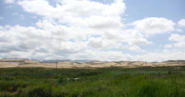 4k weit entfernte Wüste & Graslandschaften, Hochplateau Landform, Qinghai, Nordwestchina - Filmmaterial, Video