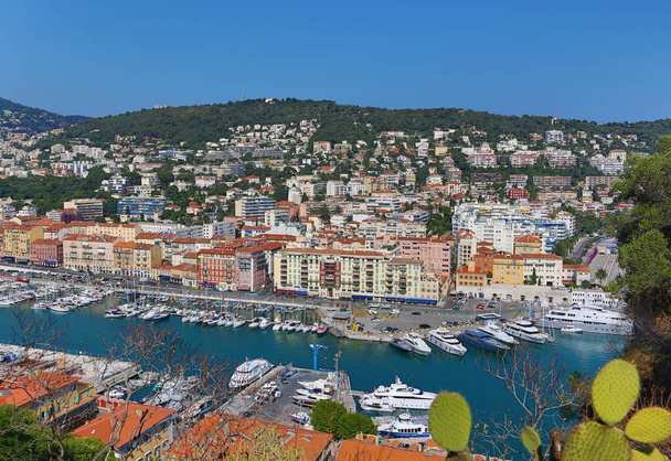 Prachtig uitzicht op de zeehaven van Nice, Frankrijk. - Foto, afbeelding