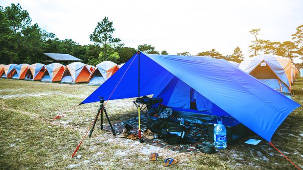 Reisen entspannen im Urlaub. Zelten auf dem Berg. Thailand - Foto, Bild