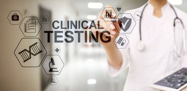 Klinische Testforschung, Pharmazie und Medizinkonzept auf dem Bildschirm. - Foto, Bild