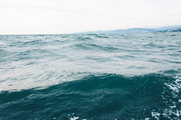 темно-синій морський водний фон, хвилі синього в чорному морі
 - Фото, зображення