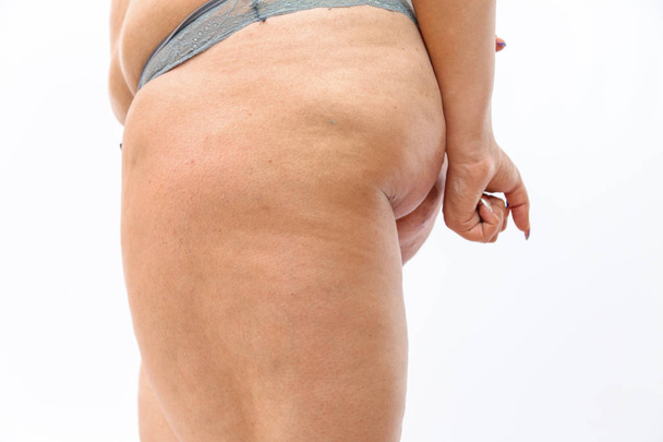 giovane donna sovrappeso in lingerie su backgroun isolato bianco
 - Foto, immagini
