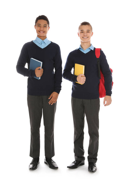 Retrato completo de adolescentes en uniforme escolar sobre fondo blanco
 - Foto, Imagen