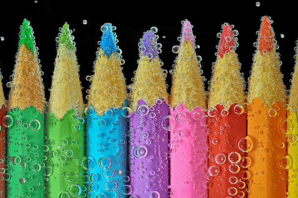 lápices de colores y burbujas
 - Foto, imagen