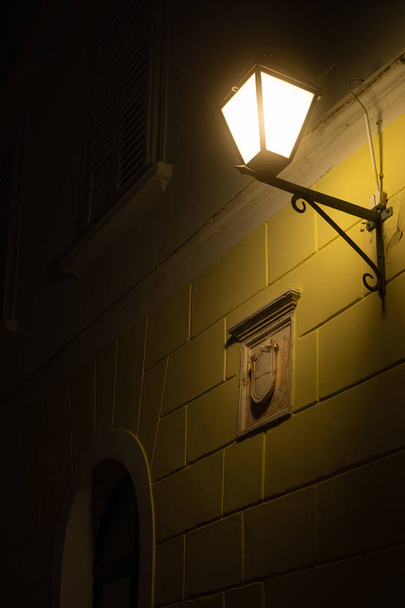 Street lamp in the city of Cres in the evening - Foto, afbeelding