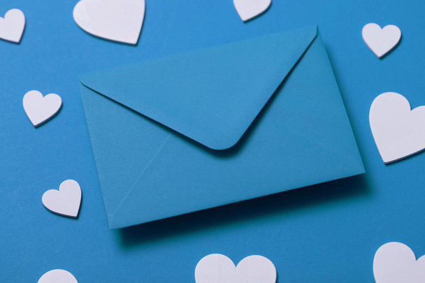 fathers day letter. Blue envelope with white hearts - Φωτογραφία, εικόνα