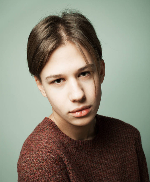 lifestyle, fashion and people concept - Portrait Of Serious Teenage Boy - Foto, imagen