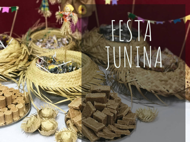 Design Card meghívó fél írott szöveggel "junina Party" portugálul. Táblázat-ból jellegzetes étel-ból junina csapat. - Fotó, kép