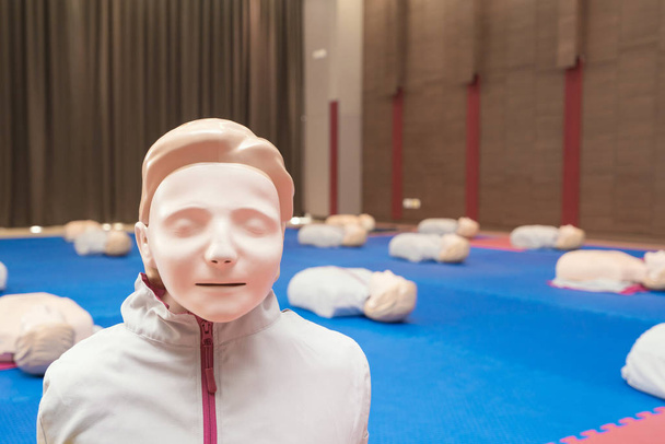 model dummy for CPR training medical in class - Фото, изображение