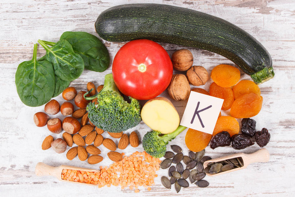 Ingredienti naturali come fonte di potassio, vitamina K, minerali e fibre
 - Foto, immagini