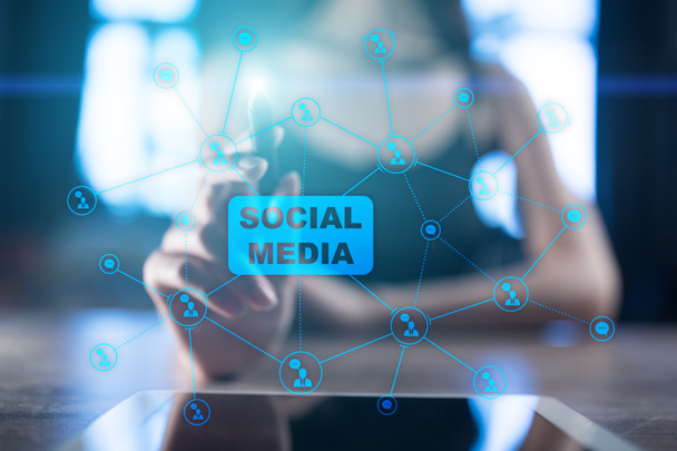 Szociális média koncepció a virtuális képernyőn. Globális kommunikációs hálózat. - Fotó, kép