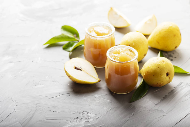Sweet jam with yellow pears - Foto, Bild