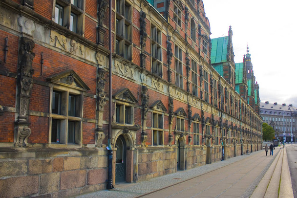 COPENHAGEN, DINAMARCA - 25 de mayo de 2019: Borsen - Antiguo edificio de la Bolsa de Copenhague
 - Foto, Imagen