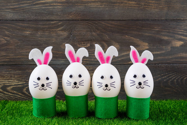 Funny easter eggs cute bunny. Creative Easter egg decoration ideas with easter bunny - Φωτογραφία, εικόνα