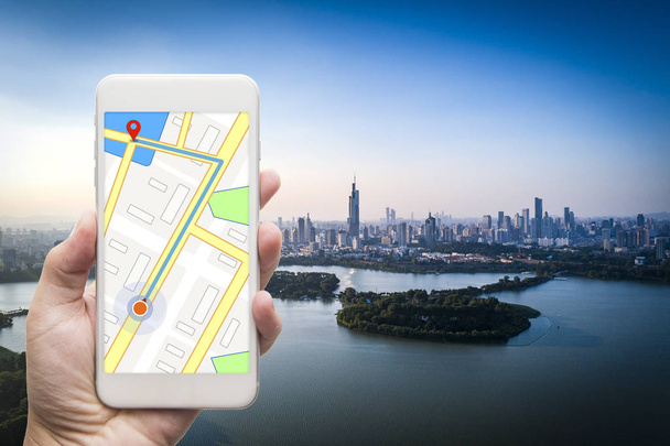 navigazione GPS mobile su cellulare con città
 - Foto, immagini