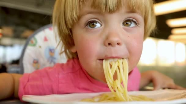 child eating pasta - Footage, Video